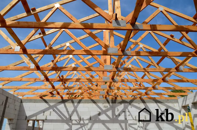 Konstrukcja dachu na domu jednorodzinnym z drewna, a także etapy konstrukcji dachu, ceny oraz materiały