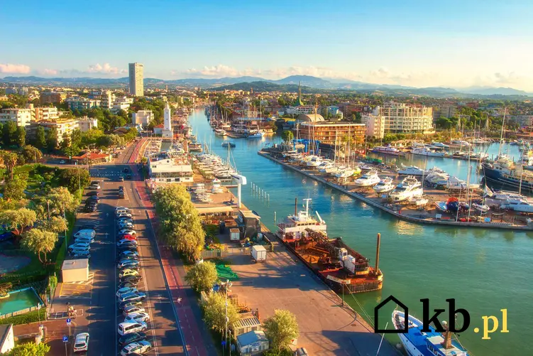 Port i marina w Rimini, czyli znanym włoskim miasteczku, a także ceny we Włoszech w 2021 roku dla turystów i nie tylko - koszt podstawowych produktów