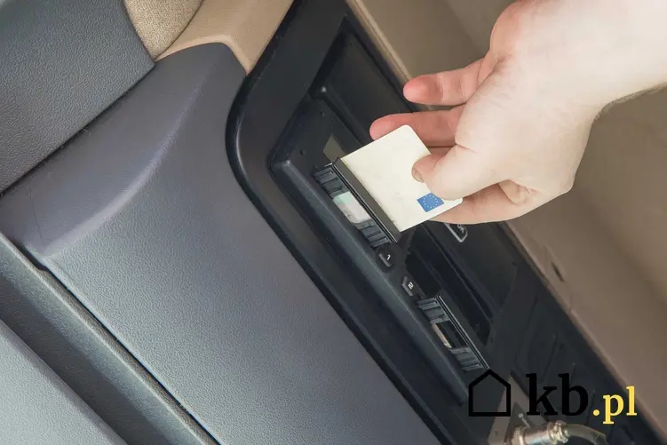 Karta kierowcy wkładana do tachografu, a także cena, informacje oraz wymagane dokumenty oraz formalności