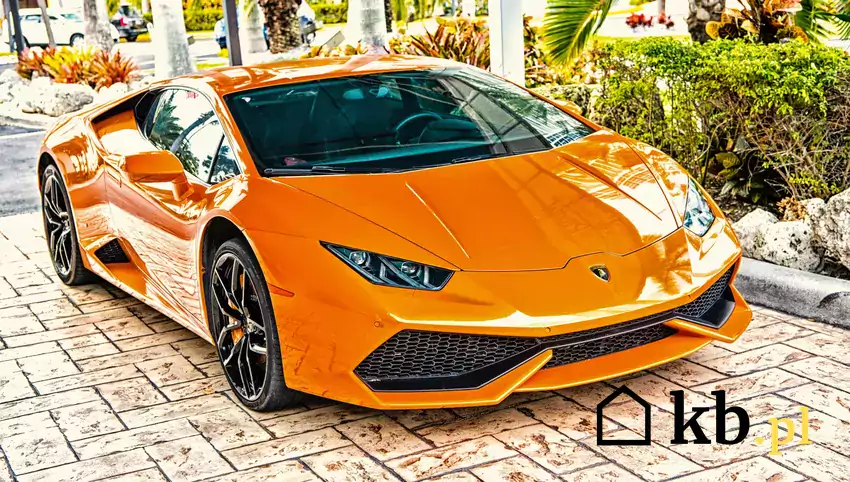 Pomarańczowe Lamborghini na wystawie