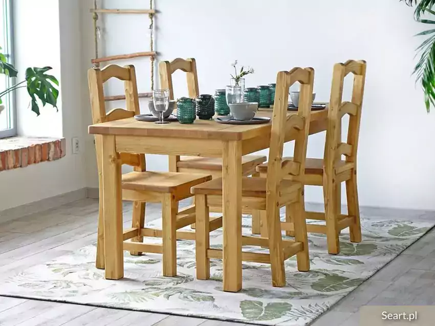 Solidne stoły z naturalnego drewna