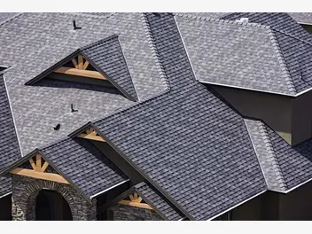 Ilustracja artykułu jak obliczyć powierzchnię dachu? wyjaśniamy krok po kroku