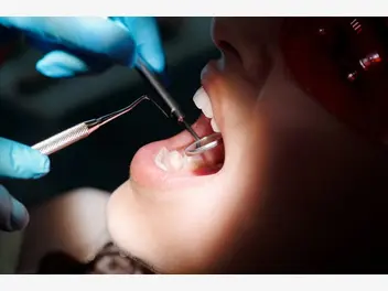 Ilustracja artykułu czy warto stosować leczenie ortodontyczne u dorosłych?