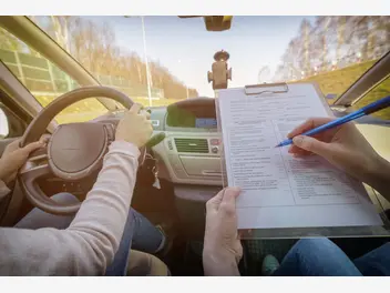Ilustracja artykułu ile trwa egzamin na prawo jazdy? wyjaśniamy krok po kroku