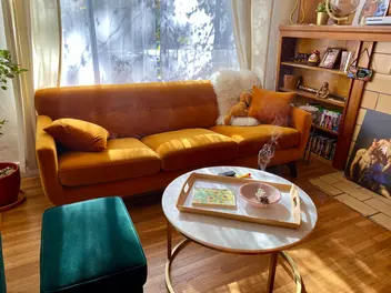 Ilustracja artykułu sofa, wersalka, kanapa – jaka jest różnica?
