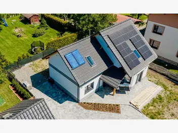Ilustracja artykułu kolektory słoneczne – jak zastosować w modernizowanym domu?