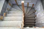Tanie wykończenie betonowych schodów krok po kroku