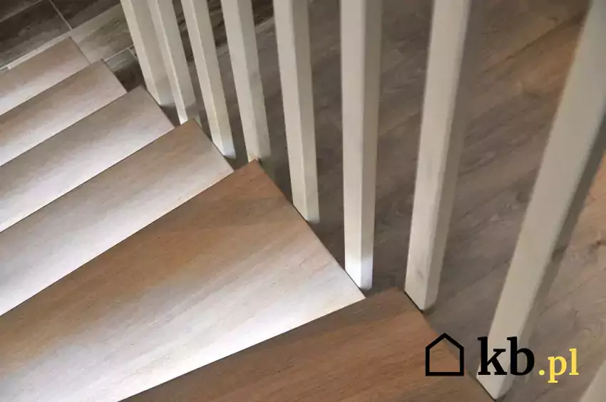 Odnowione schody drewniane bez cyklinowania