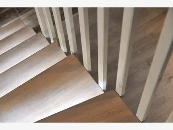 Ilustracja artykułu jak odnowić schody bez cyklinowania? top 3 sprawdzone sposoby