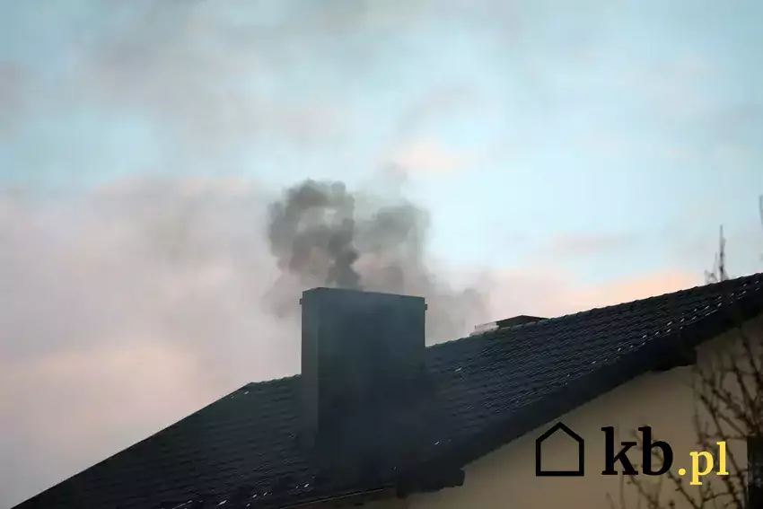 Dym z komina przy wypalaniu