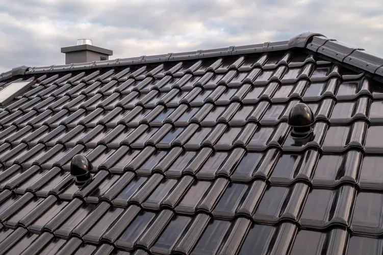 Ceramiczne kominki dachowe CREATON – skuteczna wentylacja i odpowietrzanie instalacji sanitarnej