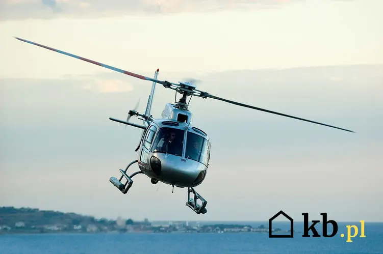 Helikopter na niebie, a także ceny helikopterów, czyli ile kosztuje helikopter i lot