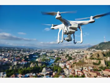 Ilustracja artykułu cennik filmowania dronem - zobacz, jakie są aktualne ceny