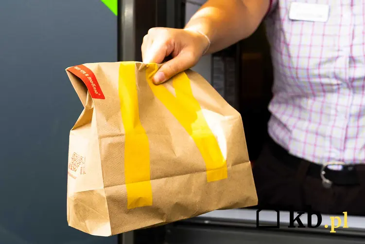 Paczka z McDonalds, a także cennik śniadań w McDonalds i aktualne ceny