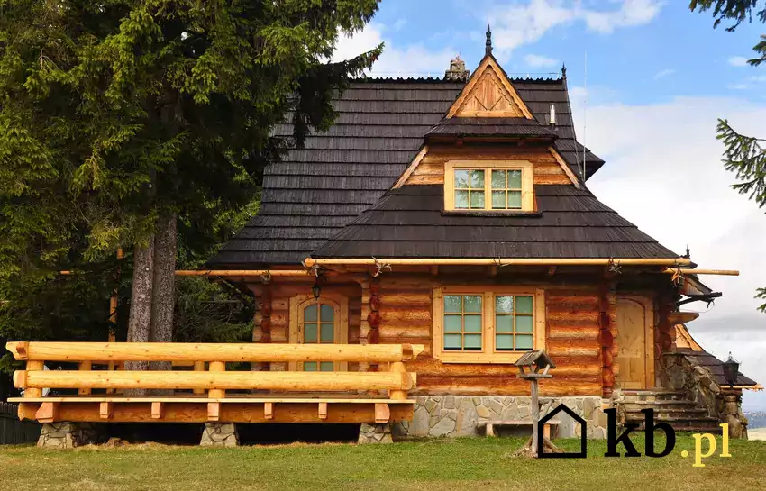 Całoroczny dom drewniany na działce