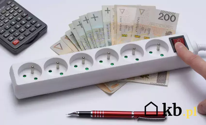 Listwa, kalkulator, polskie banknoty