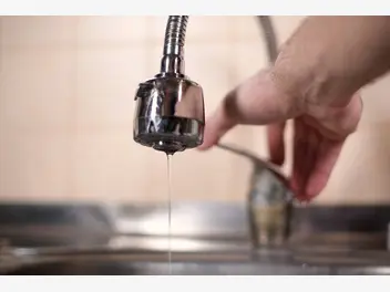 Ilustracja artykułu jak przygotować się na brak wody? kilka praktycznych wskazówek