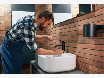 Ilustracja artykułu jaki syfon wybrać do umywalki nablatowej? modele, ceny, opinie