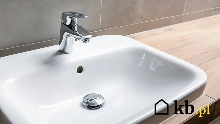 Umywalka nablatowa w łazience, a także porady, na jakiej wysokości powinien się znajdować odpływ do umywalki