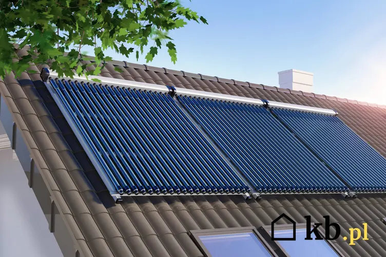 Panele solarne na dachu domu, a także porady jak wybrać kolektory słoneczne na ciepłą wodę krok po kroku