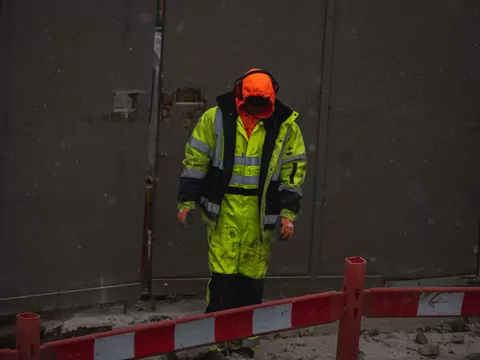 Ubrania ostrzegawcze: odzież świecąca