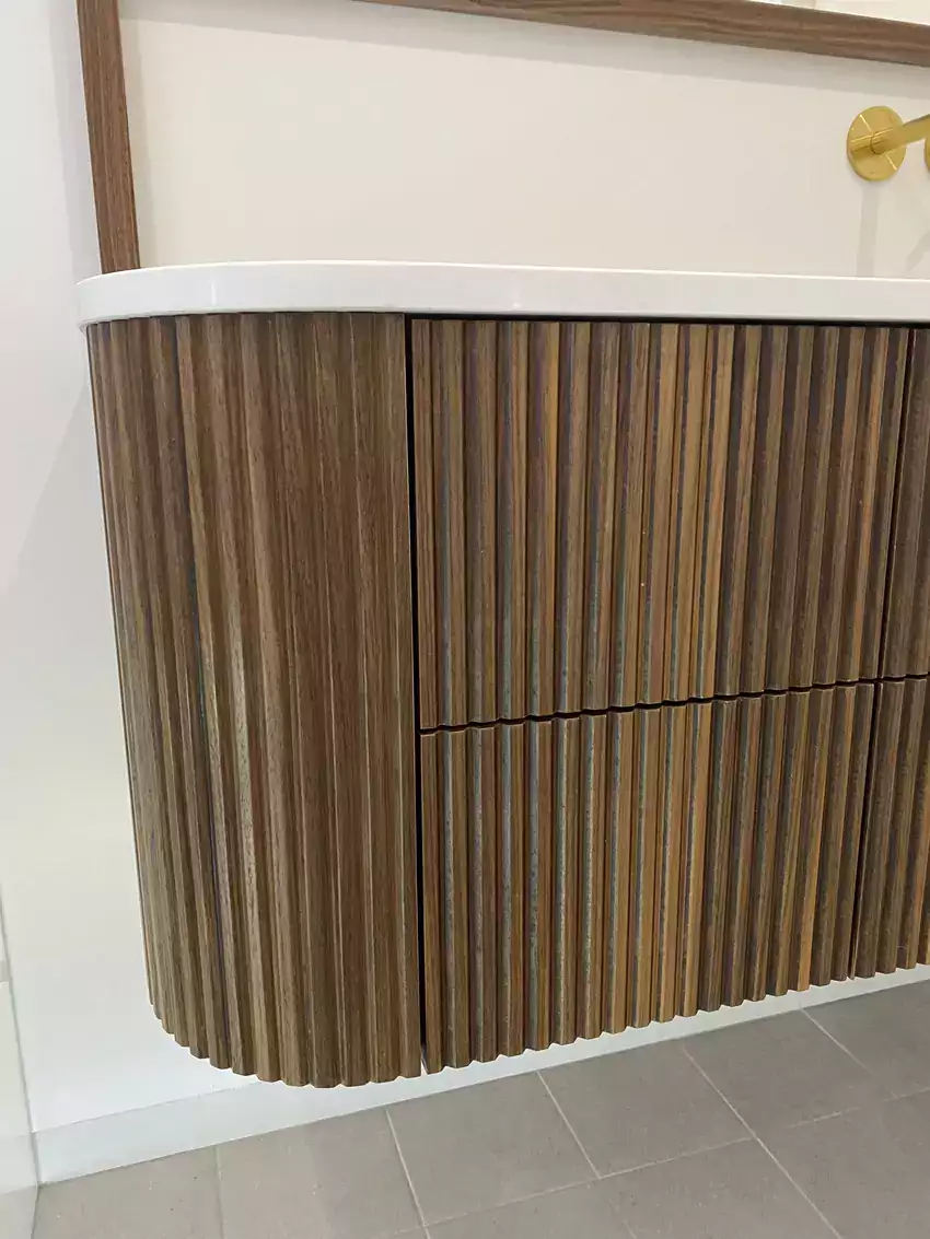 Ryflowana szafka łukowa pod umywalkę