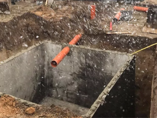 Rury i szambo zimą: problemy