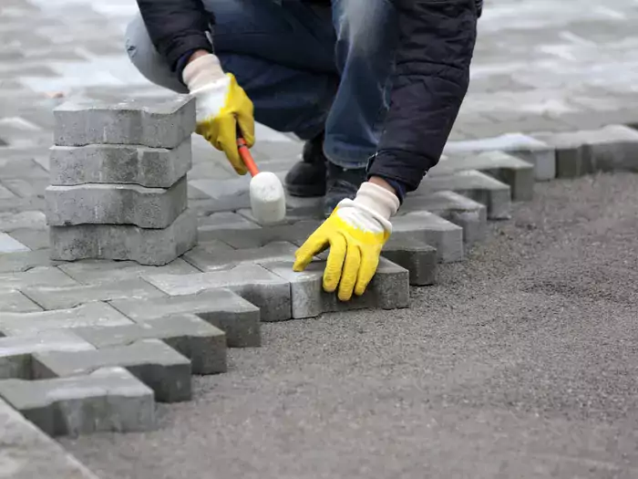 Ile cementu na podsypkę brukową