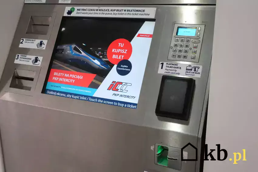 Automat biletowy PKP na dworcu