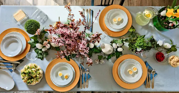 Jak ozdobić stół na Wielkanoc? Ciekawe inspiracje i pomysły