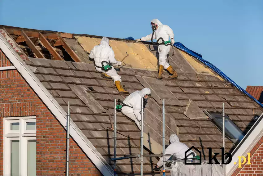 Demontaż azbestowego pokrycia dachowego
