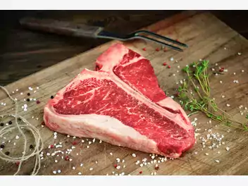 Ilustracja artykułu stek t-bone idealny na grilla w twoim ogrodzie - jak go przyrządzić?