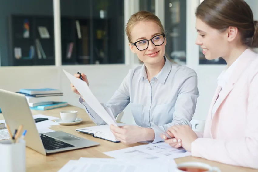 Administracja czy Zarządzanie? Zobacz, co te kierunki mogą Ci zaoferować!