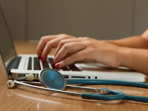 W jakich sytuacjach przydaje się e-recepta online?