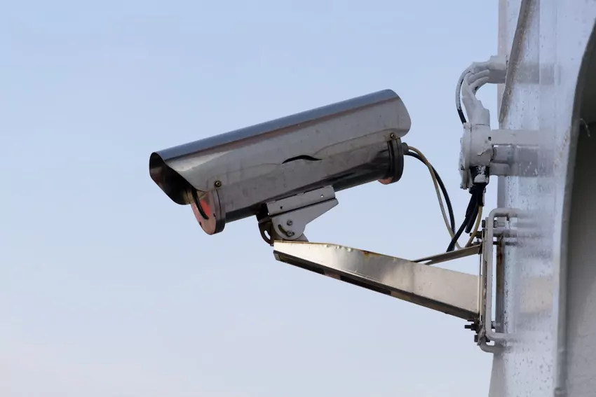 Wybierz system z funkcją zdalnego podglądu – dzięki aplikacji na telefon lub komputer możesz na bieżąco kontrolować sytuację Kamera monitoringu