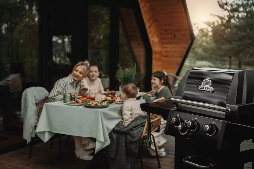 Grill gazowy Broil King na tarasie Grill gazowy Broil King na tarasie