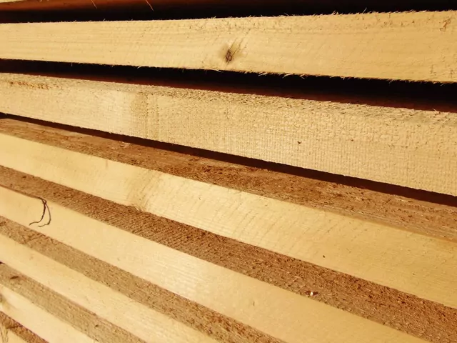 Do czego służą kantówki drewniane?