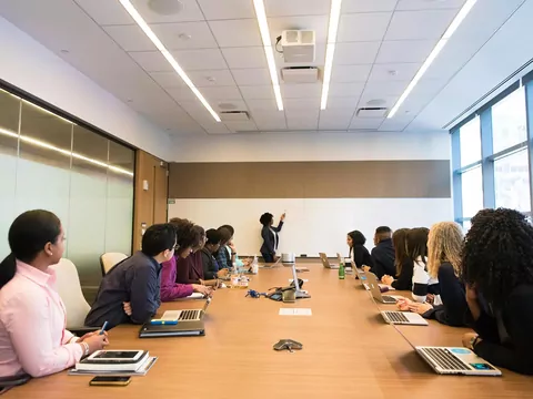 TimeCamp i nowoczesne zarządzanie czasem pracy w erze pracy hybrydowej