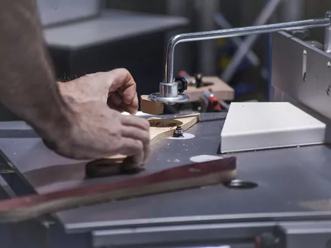 Jak wybrać frezarkę do drewna?