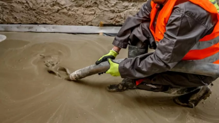 Czas na jakość, czyli nowoczesna izolacja i wylewka Czy izolacja i wylewka podłogowa otwierają listę priorytetów przeciętnego inwestora? Z przyzwyczajenia wybór pada często na tradycyjne rozwiązania, mimo że na rynku są dostępne nowe, lepsze technologie, pozwalające uniknąć kłopotów zarówno na etapie wykonania, jak i późniejszego użytkowania.