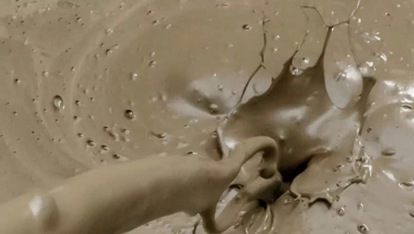 Czas na jakość, czyli nowoczesna izolacja i wylewka Czy izolacja i wylewka podłogowa otwierają listę priorytetów przeciętnego inwestora? Z przyzwyczajenia wybór pada często na tradycyjne rozwiązania, mimo że na rynku są dostępne nowe, lepsze technologie, pozwalające uniknąć kłopotów zarówno na etapie wykonania, jak i późniejszego użytkowania.