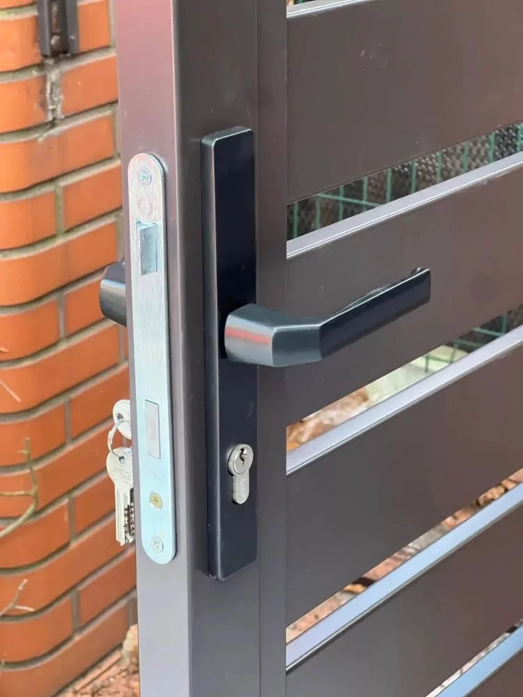 klamka i zamek furtki