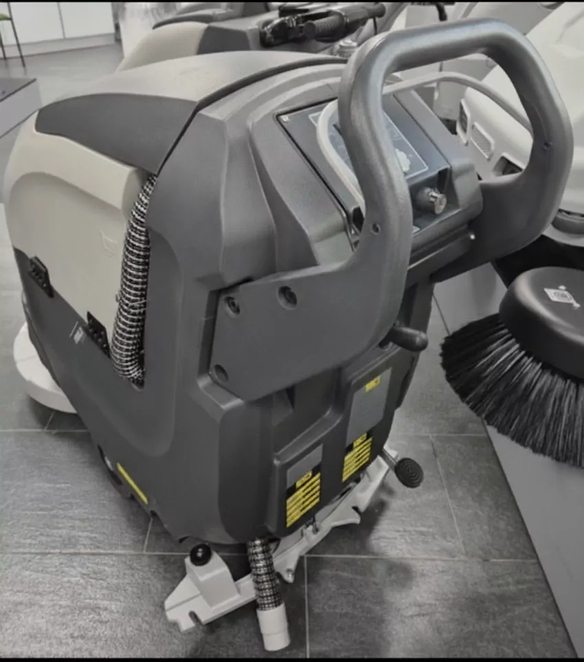 maszyna czyszcząca do mycia podłóg