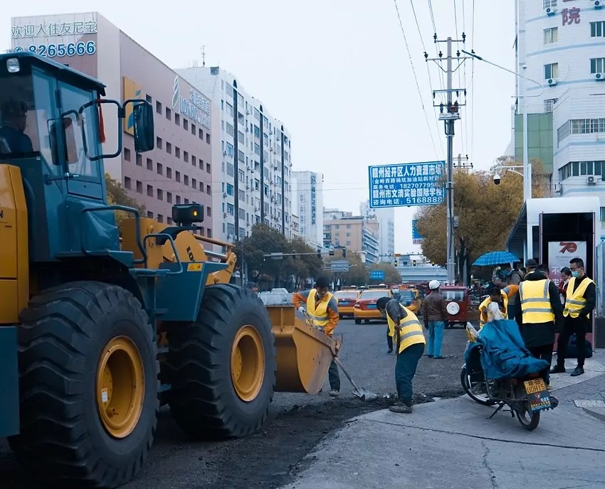 Przed rozpoczęciem procesu zdobywania uprawnień budowlanych zaplanuj budżet, uwzględniając opłaty egzaminacyjne, szkolenia oraz koszty wymaganej praktyki Uprawnienia budowlane