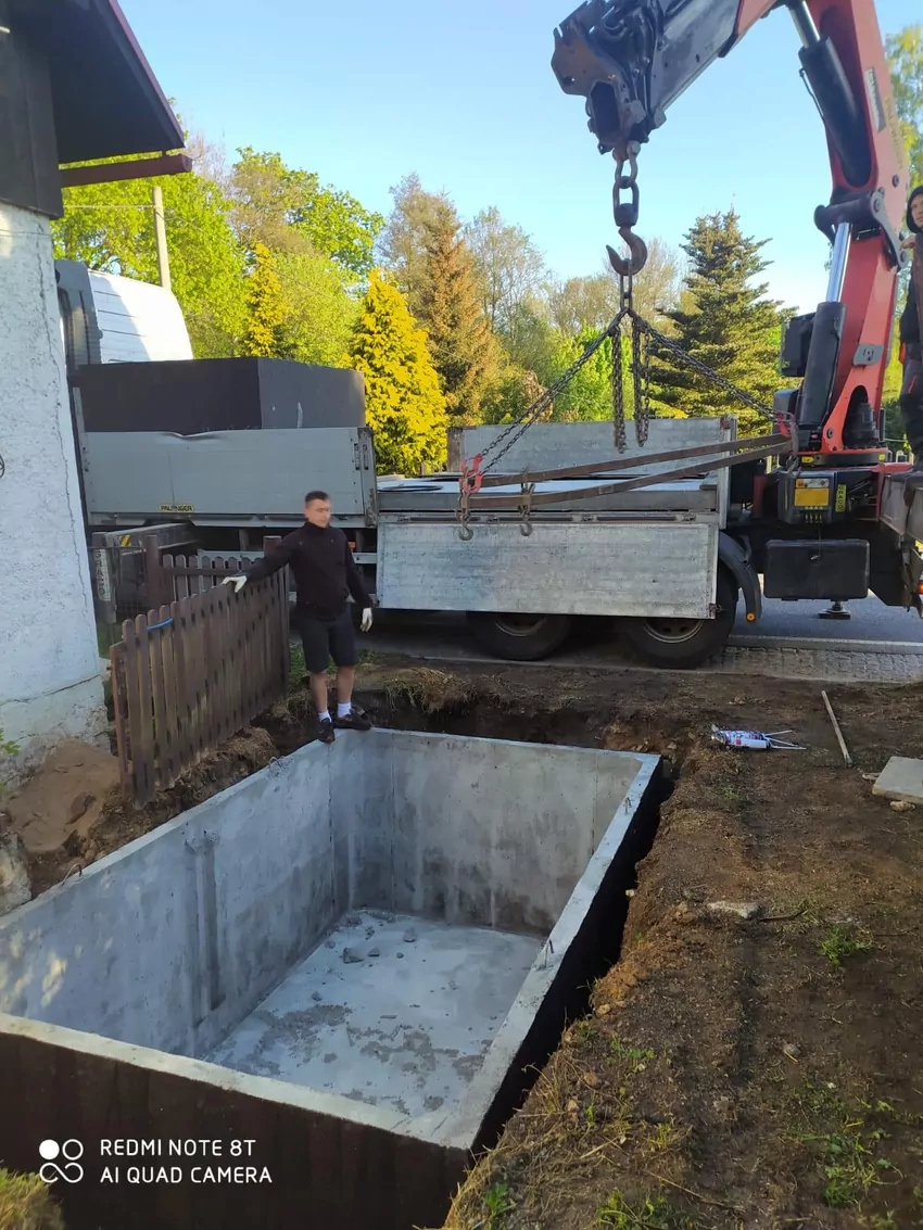 Kontroluj stan pokrywy i włazu, aby zapewnić bezpieczeństwo Szamba betonowe Kamal-Bet