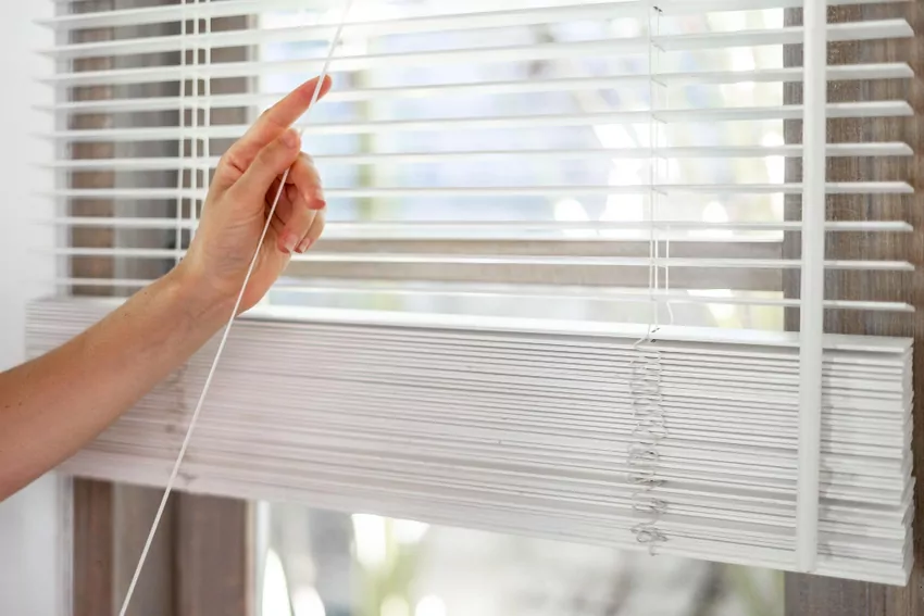 Zacznij od określenia, czy ważniejsze jest pełne zaciemnienie czy tylko rozproszenie światła Rolety żaluzje