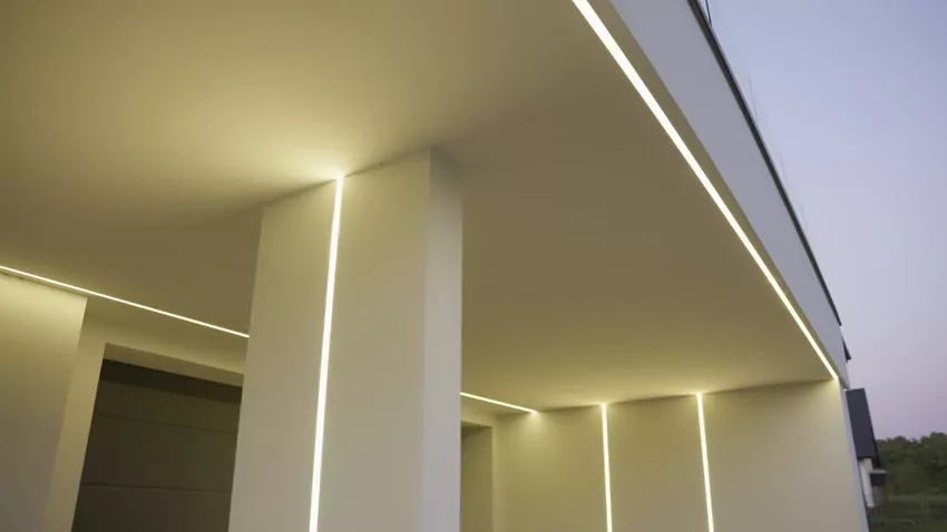 Taśma LED na elewacji