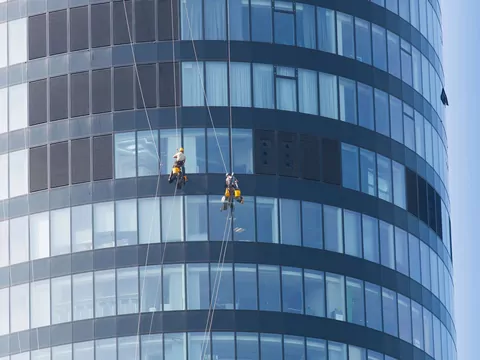Cennik alpinistycznego mycia okien na wysokości