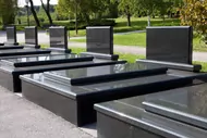 Cennik nagrobków z montażem oraz demontaż starego pomnika