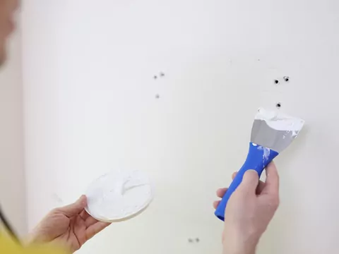 Ilustracja dla naprawa ubytków w ścianie